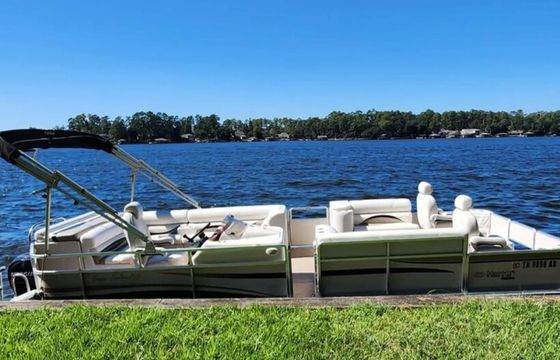 23' Tritoon, Seats 14, 150 HP, Perfect for Cruising, Tubing & Fishing