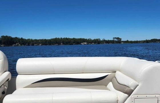 23' Tritoon, Seats 14, 150 HP, Perfect for Cruising, Tubing & Fishing