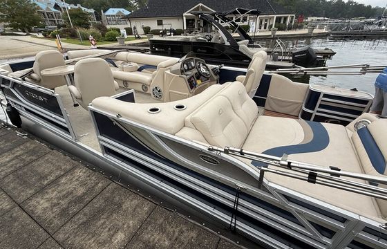 Top-Tier Tritoon Fun, Crest Caribbean 250SL on Lanier!