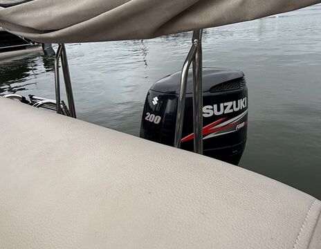 Top-Tier Tritoon Fun, Crest Caribbean 250SL on Lanier!