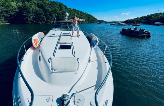 "Annabelles Wake": 450 Sundancer at Lake Ozark!
