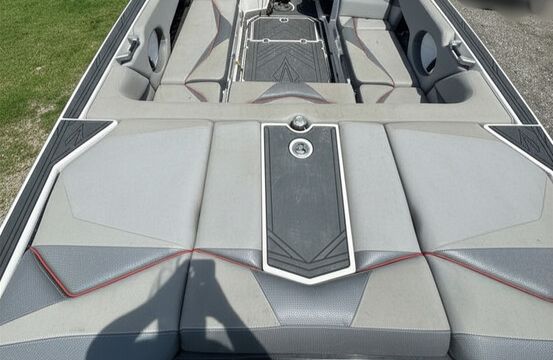 Supra SL450 – 24’ Surf &amp; Wake Performance Boat