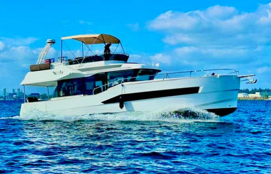 Cruise the Columbia River on theDelphia 12 
44 ft