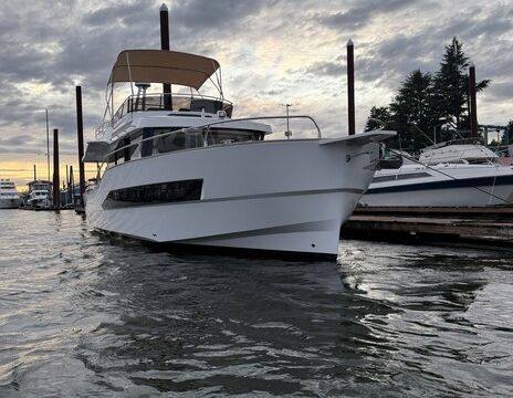 Cruise the Columbia River on theDelphia 12 
44 ft