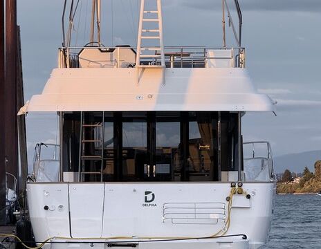 Cruise the Columbia River on theDelphia 12 
44 ft