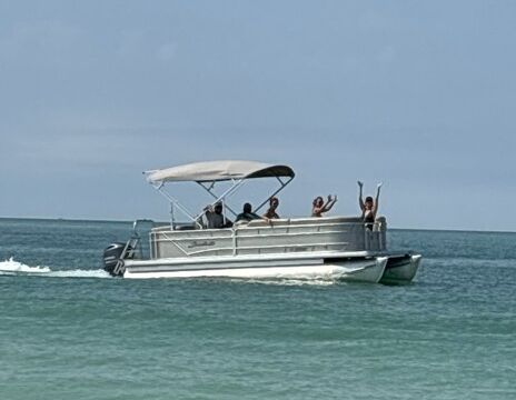 New pontoon 10passengers. John’s pass/ shell island tours