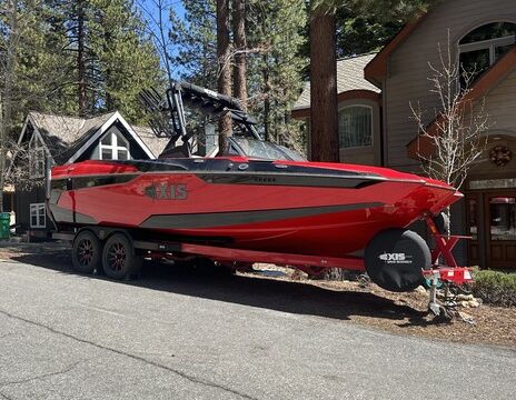 Lake Tahoe surfing boat comes with Captain all gear included new boat￼