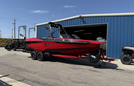 Lake Tahoe surfing boat comes with Captain all gear included new boat￼