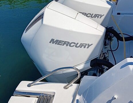 Luxury captained Beneteau Antares 9 | Seattle and Puget Sound