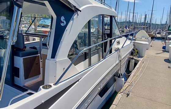 Luxury captained Beneteau Antares 9 | Seattle and Puget Sound