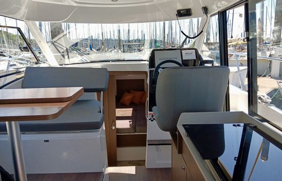 Luxury captained Beneteau Antares 9 | Seattle and Puget Sound