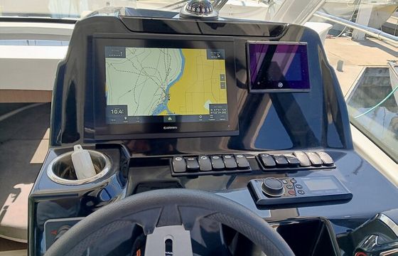 Luxury captained Beneteau Antares 9 | Seattle and Puget Sound
