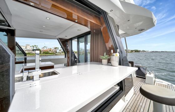 Luxury Galeon 53 Fly