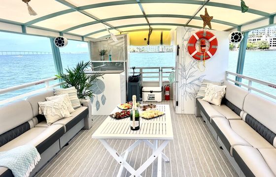 Large group boat rental Miami - 25 guests  - MIAMI PARTY BOAT RENTAL
