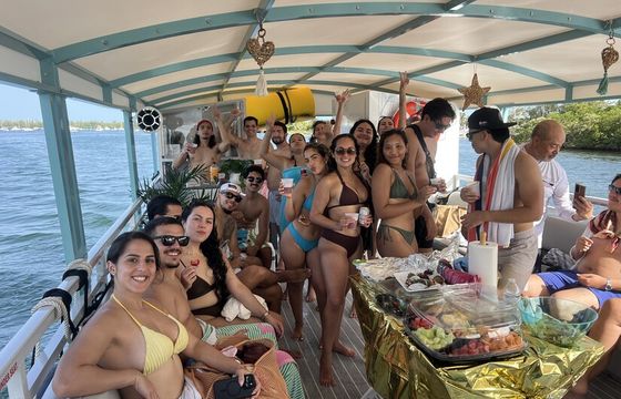 Large group boat rental Miami - 25 guests  - MIAMI PARTY BOAT RENTAL