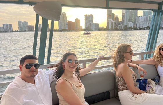 Large group boat rental Miami - 25 guests  - MIAMI PARTY BOAT RENTAL