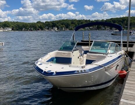 Sunset Breeze — 21' Chaparral Bowrider