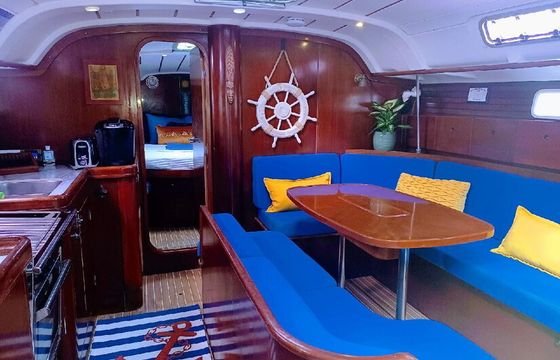 Thirsty Lady.  All Included! Daily Sails &amp; Lodging! 3bd/3bth