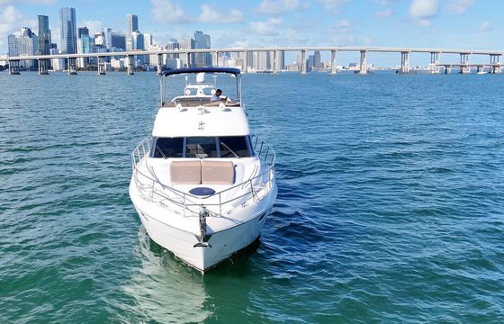 55Ft Luxury Yachy in Miami with 1 Jet Ski Included.
