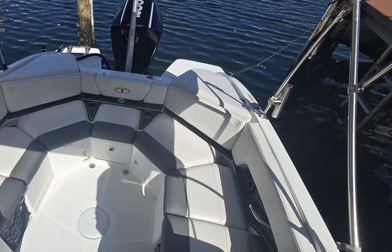 Tahoe 210 S – Captained Boat Tour | Hallandale Beach Fun & Relaxation