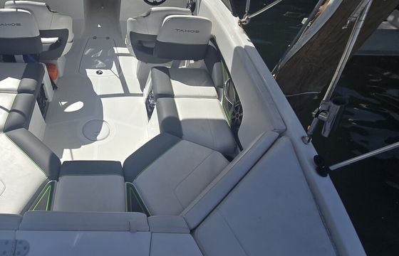 Tahoe 210 S – Captained Boat Tour | Hallandale Beach Fun & Relaxation