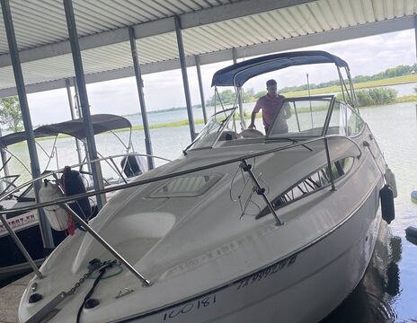Relax in Style on a 24’ Bayliner Cabin Cruiser – Perfect for Lake Days