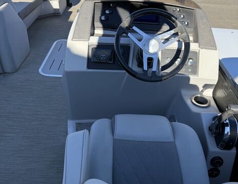 Blackout Bliss — 25' Bennington LSR Tritoon