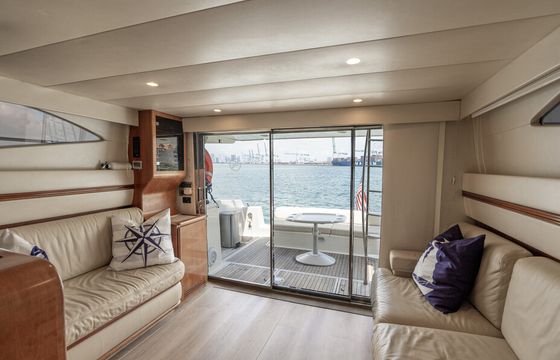 Enjoy Miami in 50ft Azimut Flybridge Motor Yacht!