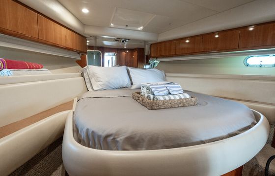 Enjoy Miami in 50ft Azimut Flybridge Motor Yacht!