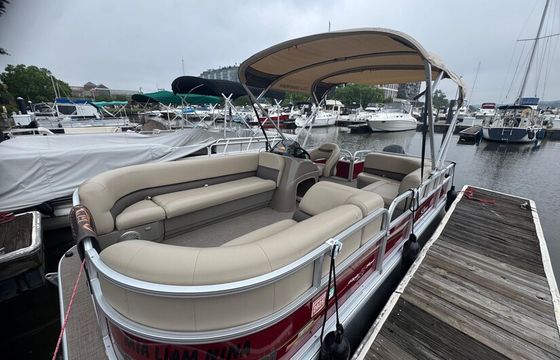 2023 Sun Tracker Party Barge 18 DLX | Relaxing Pontoon Cruise