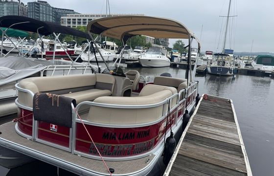 2023 Sun Tracker Party Barge 18 DLX | Relaxing Pontoon Cruise