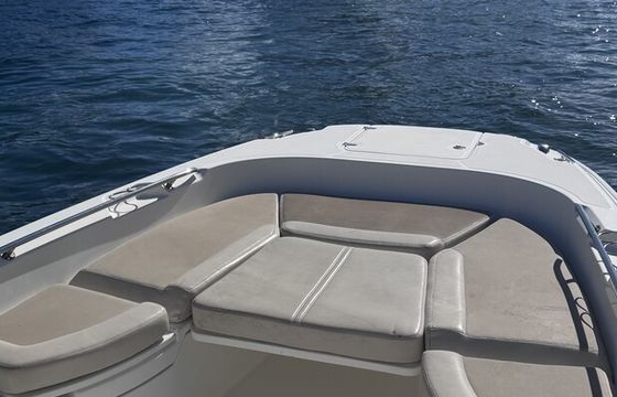 2018 Boston Whaler -Dauntless- Center Console - 27 Ft