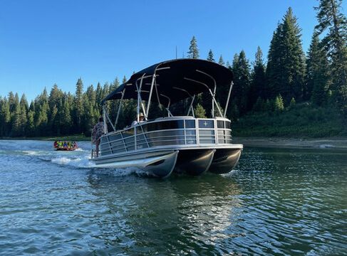 2023 Berkshire 22’ Luxury Pontoon Boat Rental