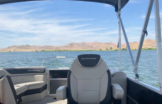 2023 Berkshire 22’ Luxury Pontoon Boat Rental
