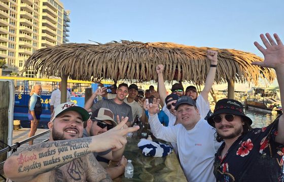 Pink Flamingo Tiki - 18 persons capacity