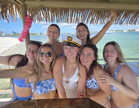 Pink Flamingo Tiki - 18 persons capacity
