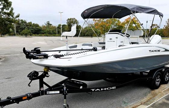 Lake Day Done Right – 2025 Tahoe 2150 CC w/ Everything You Need