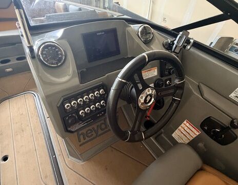 Catch the Perfect Wave: 2021 Heyday WT-2 Wake Surfing Boat (Seats 12)