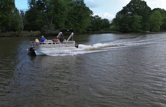 19ft Lowe Pontoon on Lake Wedowee – Fishing and Cruising