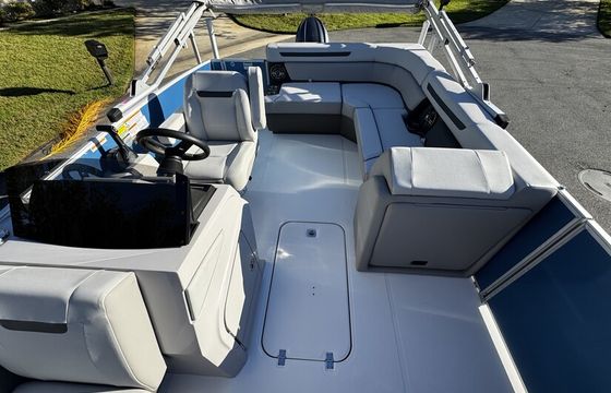 Blue Hurricane- Spacious with Fishing Features!