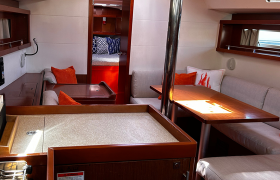 Luxury Bay Sailing Experience – 41' Yacht, Comfortably Seats 10