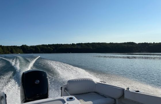 The Perfect Beach Day Awaits: Spacious 20′ Dauntless for Rent!
