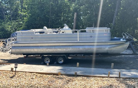 Lake Anna Private Side Pontoon Rental Updated 22'Lowe Pontoon Boat