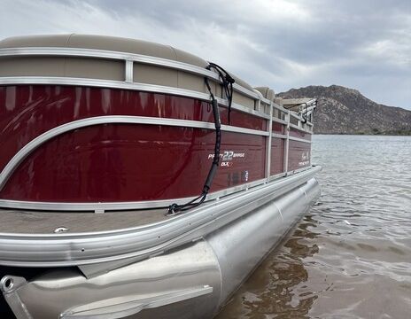 22' Sun Tracker Pontoon Party Barge with Tubing in Los Angeles
