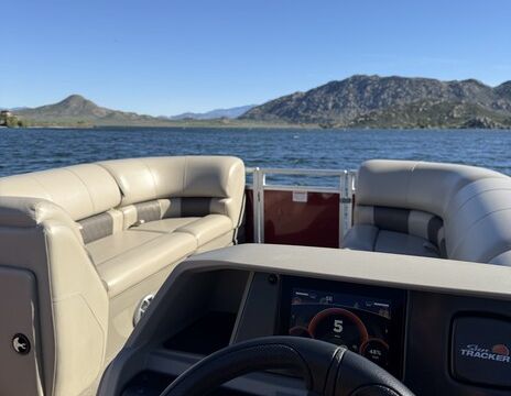 22' Sun Tracker Pontoon Party Barge with Tubing in Los Angeles