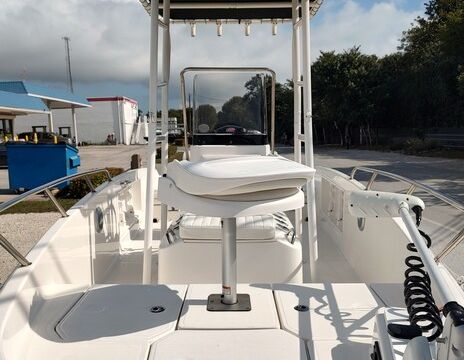 Trophy T-18 Bay in like-new condition!
