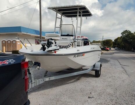 Trophy T-18 Bay in like-new condition!