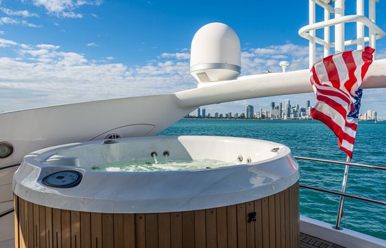 JACUZZI INCLUDED | 90FT 13PPL LUXURY YACHT MIAMI