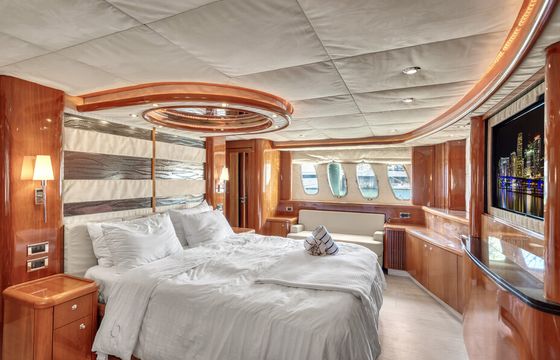 JACUZZI INCLUDED | 90FT 13PPL LUXURY YACHT MIAMI