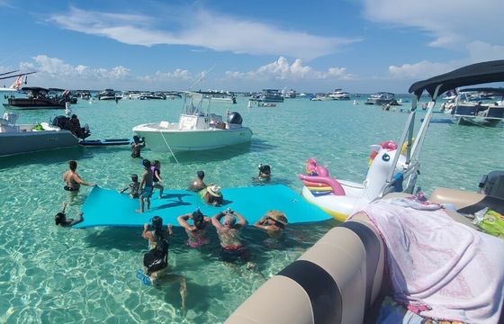Enjoy Crab island and Destin !Paddleboard and floating mat included !